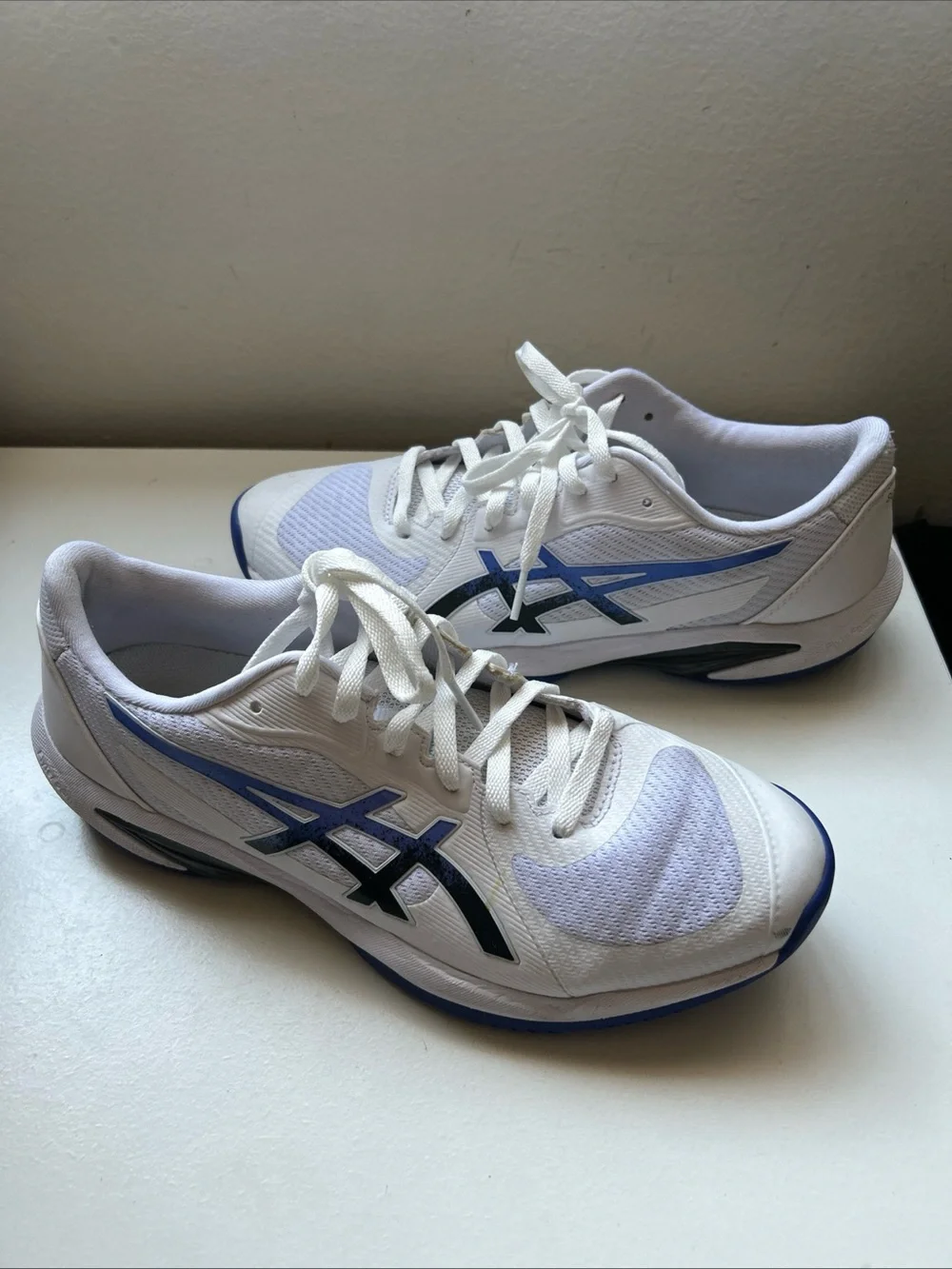 ASICS White Athletic Running Shoes with Blue and Black Accents